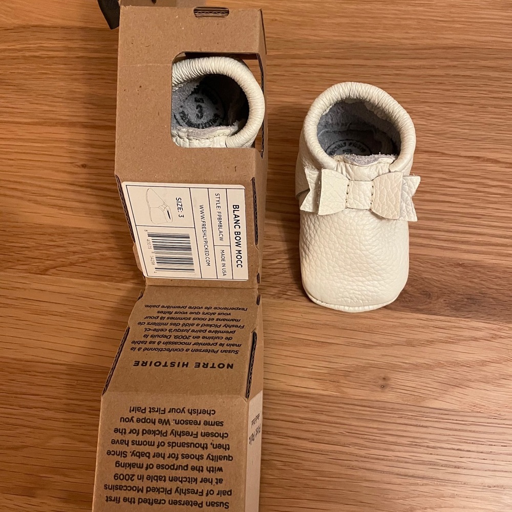 Freshly Picked Baby Bow Moccasins Size 3